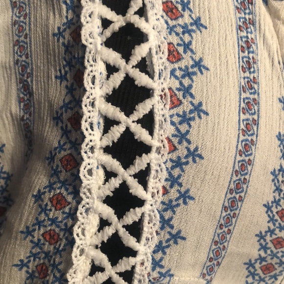 Pretty Lacey Long Sleeved Blouse - Picture 4 of 9